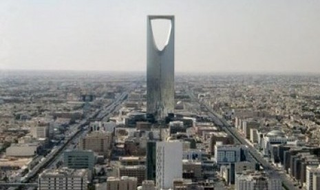 Burj Al-Mamlakah, ikot Kota Riyadh, Arab Saudi (ilustrasi). Perusahaan-perusahaan global yang ingin mendapatkan kontrak kerja sama dengan Kerajaan Arab Saudi harus memiliki kantor pusat di sana mulai 2024.