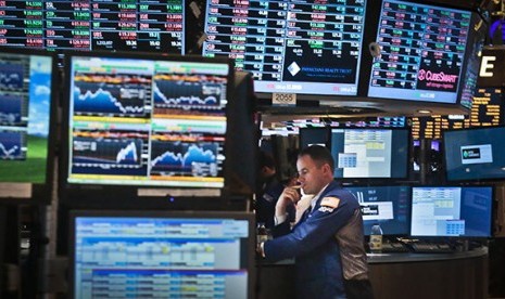 Wall Street ditutup melemah pada Kamis (10/9) setelah aksi jual saham teknologi berlanjut. 