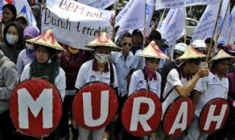 Buruh berdemo menolak upah murah