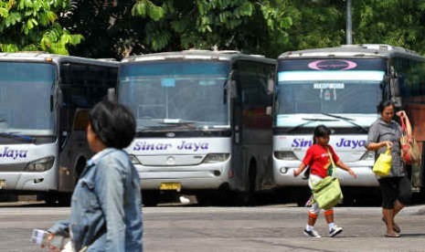 Bus antar kota antar provinsi (ilustrasi)