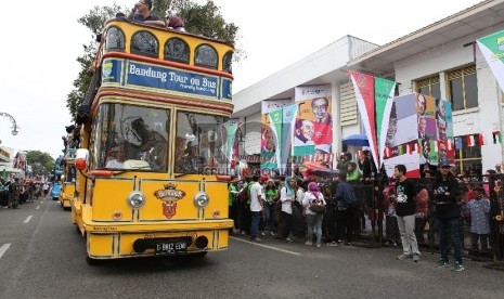 Bus Bandros (Bandung Tour on Bus).