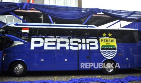  Bus baru Persib Bandung yang terparkir di halaman Graha Persib, Jalan Sulanjana, Kota Bandung, Jumat(2/6).