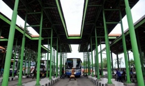 Bus di terminal Surabaya