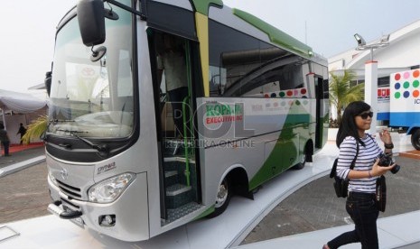 Bus Dyna 110FT Kopaja.   (Republika/Aditya Pradana Putra)