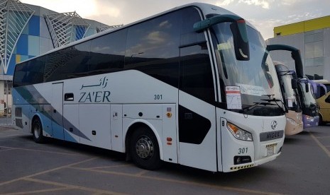 Bus jamaah haji Indonesia. Layanan bus di Arab Saudi termasuk dalam biaya yang tidak dibayar langsung oleh jamaah haji. Biaya tidak langsung ini berasal dari dana optimalisasi atau investasi setoran awal Biaya Penyelenggaraan Ibadah Haji (BPIH).