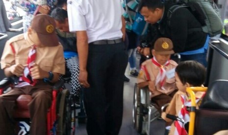 Bus khusus untuk penyandang disabilitas resmi beroperasi di Bandung, Kamis (5/10)