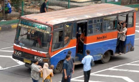 Bus metromini