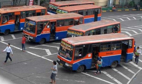 Bus metromini