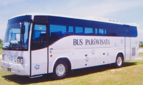 Bus Pariwisata (Ilustrasi). Bus pariwisata SMP PGRI Wonosari Malang kecelakaan di Tol Jombang-Mojokerto, Jatim.