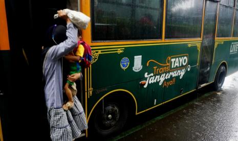 Bus Si Tayo dan angkot Si Benteng tetap beroperasi di Kota Tangerang.