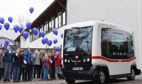 Bus Swakemudi EZ10 di Jerman.