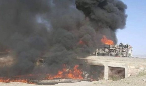 Bus terbakar di Afghanistan