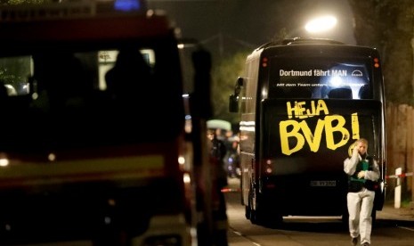 Bus tim Borussia Dortmund setelah terkena ledakan.