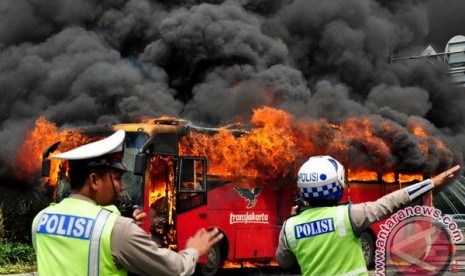 Bus Trans Jakarta terbakar