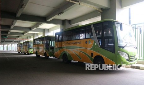 Bus Trans Patriot yang berada di Stadion Patriot Candrabhaga Kota Bekasi saat ini masih belum beroperasi karena belum adanya operator pengelola. Pemkot Bekasi masih melakukan lelang perusahaan untuk menjadi operator.