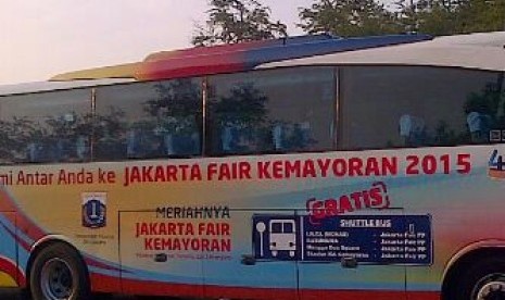 Bus untuk mengangkut penumpang menuju JIExpo Kemayoran