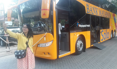 Bus wisata 