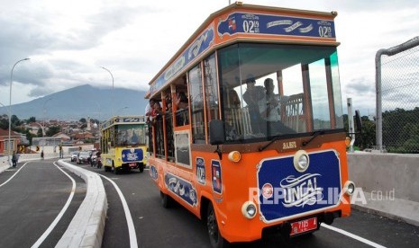 Dongkrak Sektor Pariwisata, Sukabumi Tambah Bus Wisata. Foto: Bus Wisata (Ilustrasi).