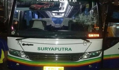 bus yang dirusak orang tak dikenal