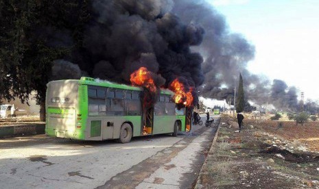 Bus yang terbakar saat perjalanan (Ilustrasi)