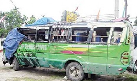 Bus yang terjatuh ke jurang