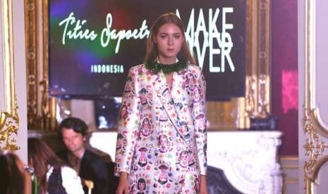 Busana-busana karya Tities Sapoetra yang ditampilkan di panggung Fashion Division Paris Show Spring Summer 2019.