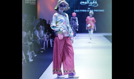 Inaly.co Muslim Clothing, collaboration of designer Lisa Fitria and Ina Priyono, at the Muslim Fashion Festival (Muffest) 2019 at JCC Senayan, Central Jakarta.