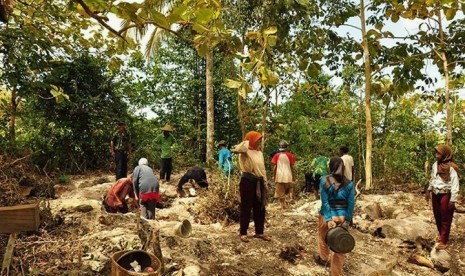 BWA dan warga bangun penampungan air