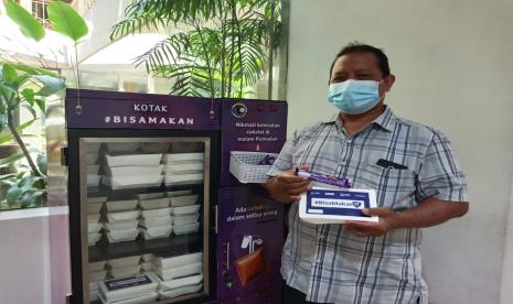 Cadbury berkolaborasi dengan Alfamart dan Kitabisa.com membagikan 10 ribu donasi dalam bentuk paket makanan dan cokelat. 