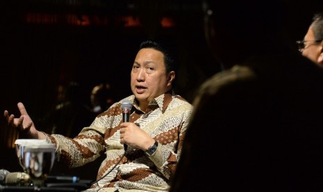 Cafe CEO.  Presiden Direktur PT Adaro Energy Tbk Garibaldi Thohir memberikan paparan saat menjadi narasumber pada acara Cafe CEO Republika, Jakarta, Jumat (22/3). Diskusi santai tersebut mengambil tema 