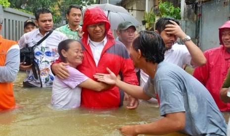 Cagub Anies Baswedan kunjungi korban banjir