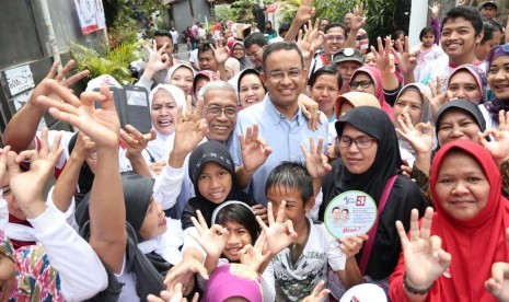 Cagub Anies Baswedan mengunjungi warga Jati Padang, Pasar Minggu, Sabtu (28/1).