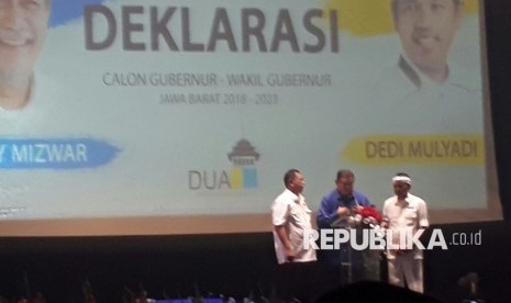 Cagub Deddy Mizwar dan Cawagub Dedi Mulyadi memberikan sambutan dalam Deklarasi 2DM sebagai Pasangan Cagub dan Cawagub. Presiden RI ke 6, Susilo Bambang Yudhoyono (SBY) menyatakan dukungan resmi pada kedua calon tersebut, di Sabuga, Selasa (9/1). 