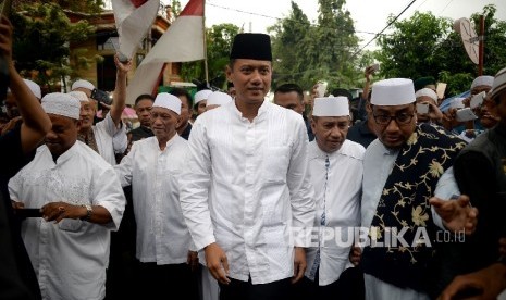  Cagub DKI Jakarta Agus Harimurti Yudhoyono (AHY) saat berkampanye dan menemui para habib dan ulama di Bukit Duri, Jakarta, Selasa (31/1)