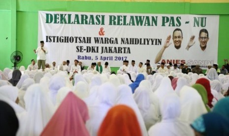 Cagub DKI Jakarta nomor urut 3, Anies Baswedan, menghadiri sebuah deklarasi relawan Pemenangan Anies-Sandi (PAS) NU di GOR Cendrawasih, Cengkareng, Jakarta Barat, Rabu (5/4).