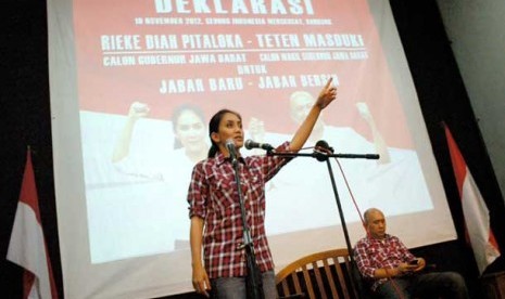 Cagub Jabar pasangan Rieke Dyah Pitaloka dan Teten Masduki. 