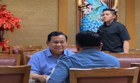 Cagub M Ridwan Kamil (RK) menggelar makan malam bersama Presiden Prabowo Subianto di rumah makan Garuda di Jalan Sabang, Jakarta Pusat, Jumat (31/10/2024).