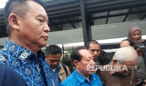  Cagub yang diusung PDIP, TB Hasanuddin minta doa restu untuk maju ke Pilgub Jabar kepada Sesepuh Paguyuban Pasundan, Senin (8/1). 