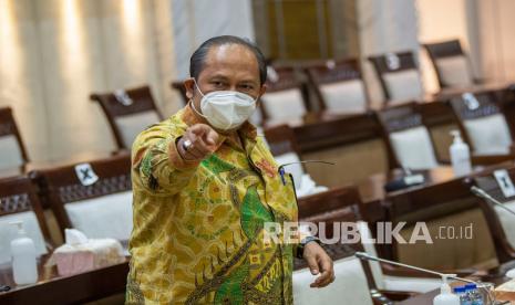 Calon anggota Badan Pemeriksa Keuangan (BPK) Blucer Welington Rajagukguk bersiap untuk mengikuti uji kelayakan dan kepatutan di Komisi XI DPR, kompleks Parlemen, Senayan, Jakarta, Kamis (9/9/2021). Selain Blucer Rajagukguk, DPR juga menguji 15 calon anggota BPK lainnya dari berbagai latar belakang seperti tenaga ahli Ketua BPK, auditor utama BPK, ASN Kemenkeu hingga mantan anggota DPR. 