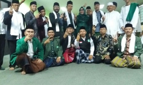 Calon Bupati Bogor, Ade Yasin berfoto bersama pengurus NU Kabupaten Bogor, Jumat (22/6).