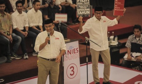 Calon Gubernur dan Wakil Gubernur DKI Jakarta Anies Baswedan (kiri) dan Sandiaga Uno (kanan).