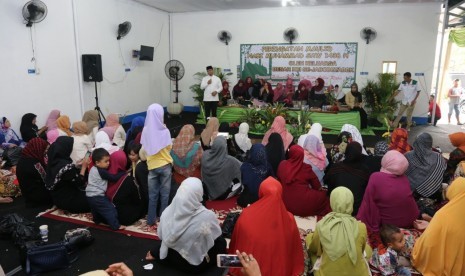 Calon Gubernur DKI Jakarta, Anies Baswedan, bersilaturahim ke keluarga besar Kei di kawasan Pondok Gede, Jakarta Timur, Sabtu (18/2).