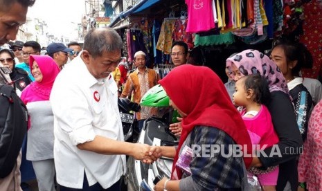 Calon gubernur Jawa Barat Deddy Mizwar mulai roadshow ke Sukabumi dengan mendatangi Pasar Ciwangi Kota Sukabumi Jumat (23/2).