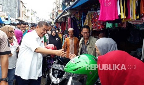 Calon gubernur Jawa Barat Deddy Mizwar mulai roadshow ke Sukabumi dengan mendatangi Pasar Ciwangi Kota Sukabumi Jumat (23/2).