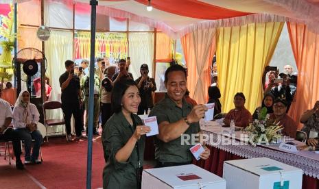 Calon gubernur Jawa Tengah nomor urut 01, Andika Perkasa, tiba di kediaman Hendrar Prihadi (Hendi) di Lempongsari, Gajahmungkur, Kota Semarang, Rabu (27/11/2024). Andika akan menggunakan hak pilihnya TPS 003 Lempongsari yang berlokasi tak jauh dari kediaman Hendi.