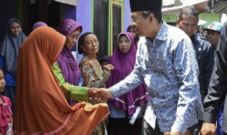 Calon Gubernur NTB Nomer urut 3 Zulkieflimansyah saat silaturahmi menyapa masyarakatdi Desa Loangmaka Kecamatan Janapria, Praya, Lombok Tengah, NTB, Jumat (16/2).