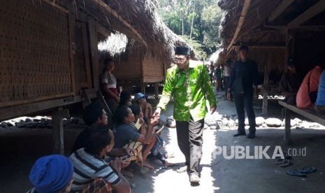 Calon Gubernur NTB Zulkieflimansyah menyambangi Kampung Adat Sembagek di Kecamatan Bayan, Lombok Utara, Senin (9/4).