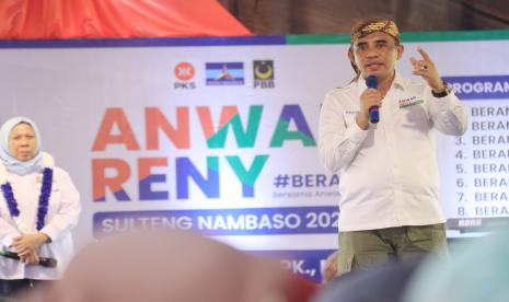 Calon Gubernur Sulawesi Tengah Anwar Hafid berpidato di hadapan warga sulteng.