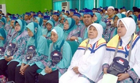 Calon haji di Embarkasi Padang