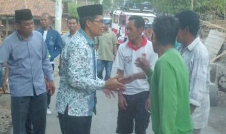  Calon independen bupati Bima Abdul Khayir dan calon wakil bupati Bima Abdul Hamid (KH) saat lamba rasa ke masyarakat Bima.